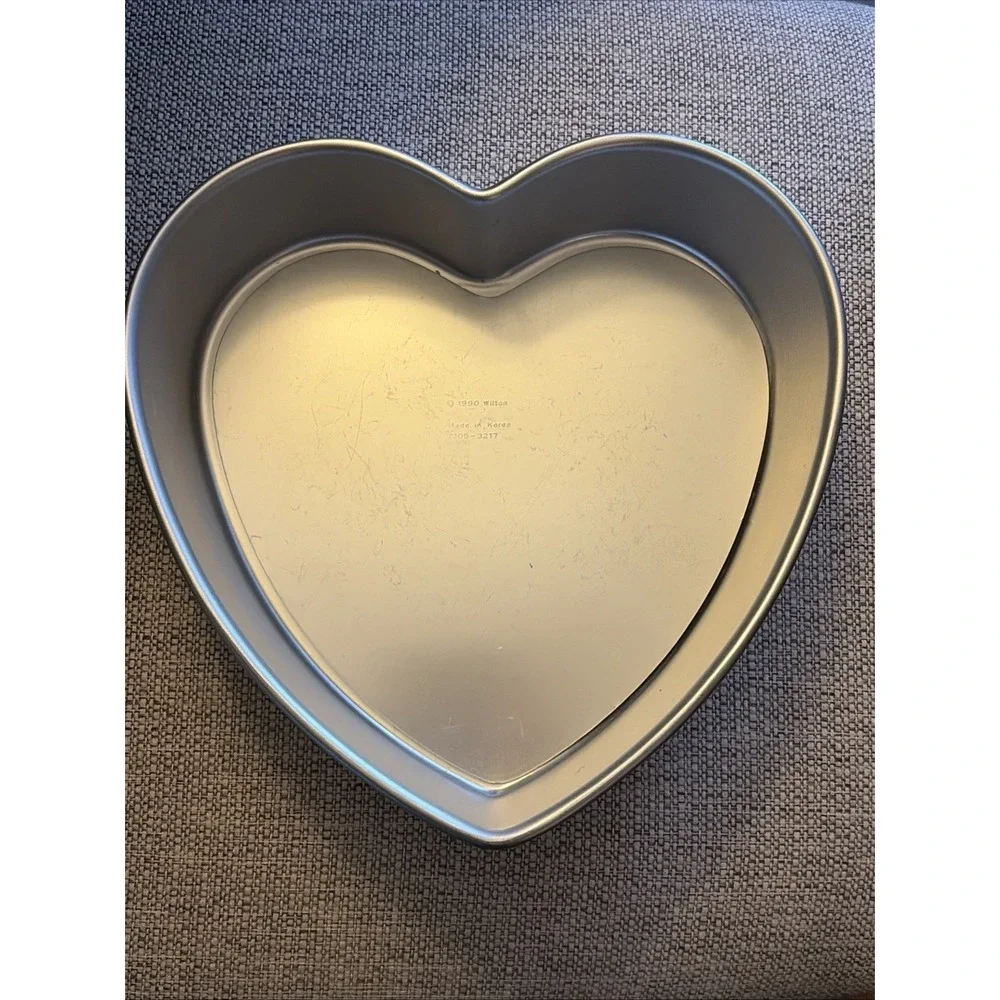 Vintage 1990 WILTON Heart Cake Pan 9 1/2